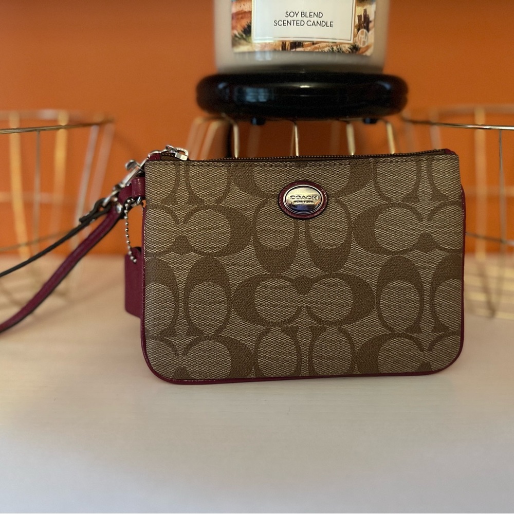 NWOT COACH Signature Print Wristlet ~ Burgundy trim.Signature Coach logo